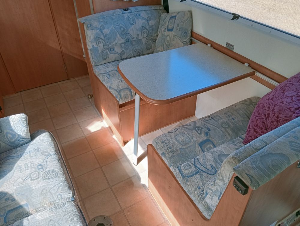 2005 Winnebago Free Spirit
