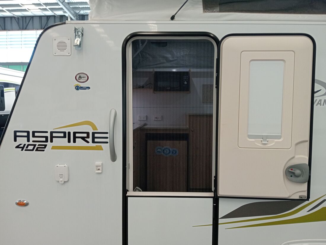 2019 AVAN Aspire 402 Pop Top