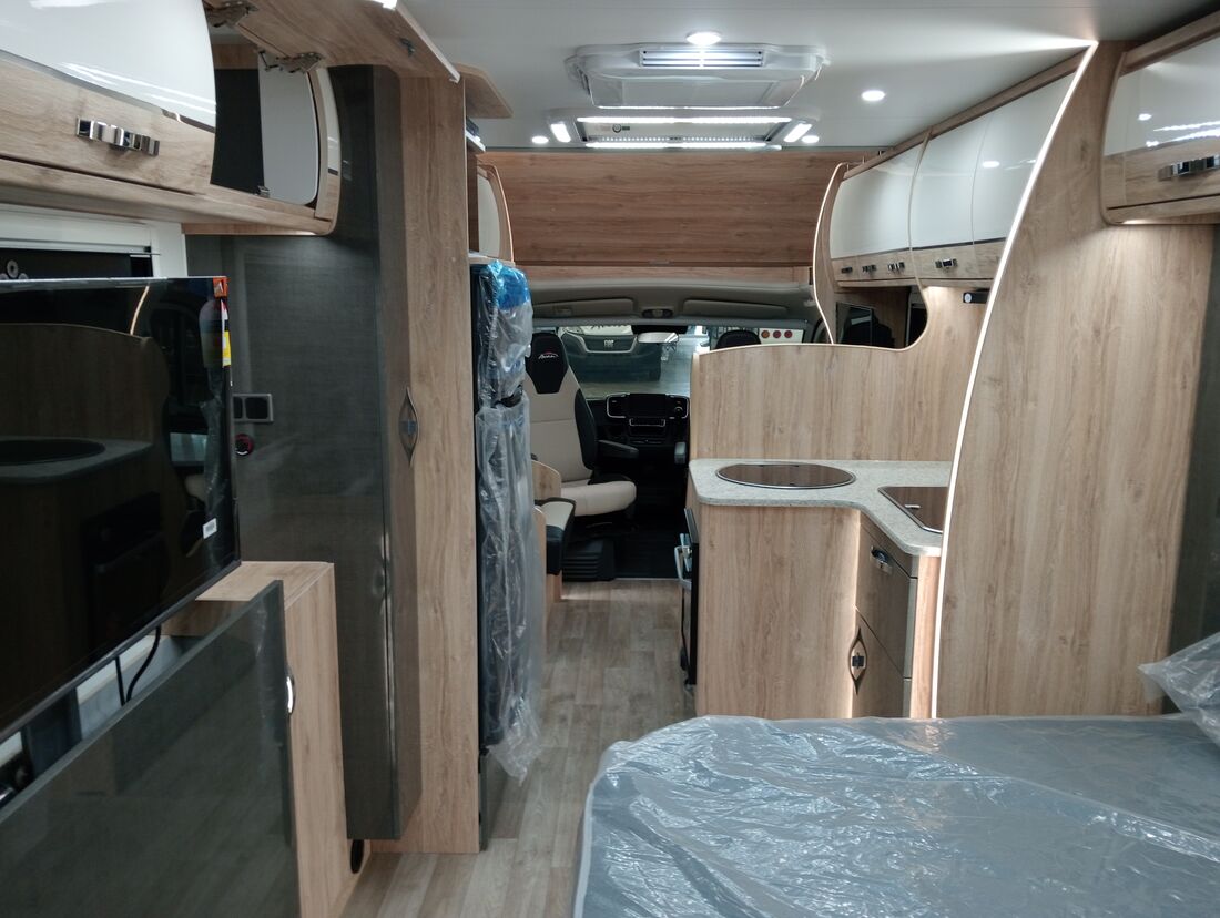 2024 OVATION M7 C CLASS