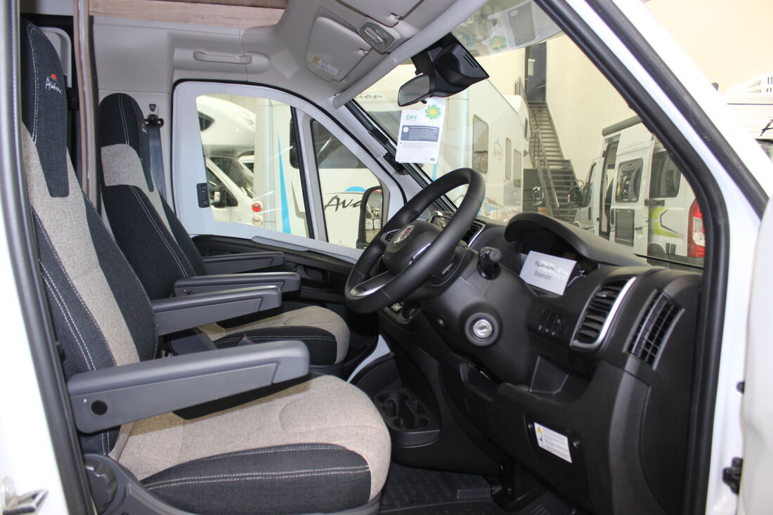 Avan Ovation M6 C Class