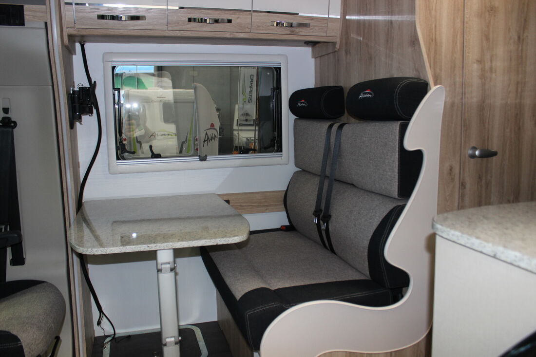 Avan Ovation M6 C Class