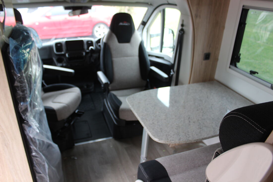 OVATION M5 C Class 