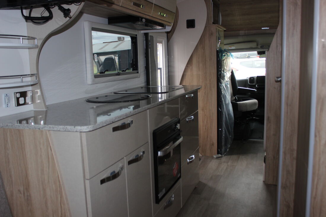 OVATION M5 C Class 