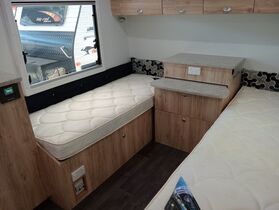 2019 AVAN Aspire 402 Pop Top