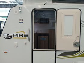 2019 AVAN Aspire 402 Pop Top