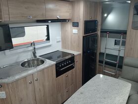 2020 AVAN Aspire 555 HT bunk