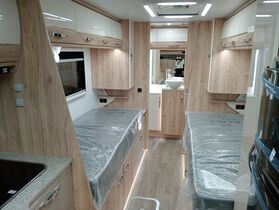 2024 AVAN Ovation M9 C Class