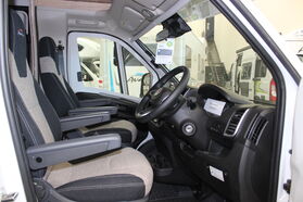 Avan Ovation M6 C Class
