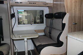 Avan Ovation M6 C Class