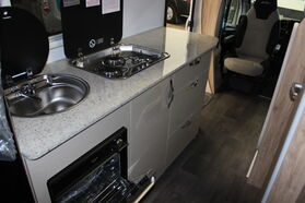 Avan Ovation M6 C Class