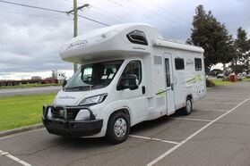 OVATION M5 C Class 