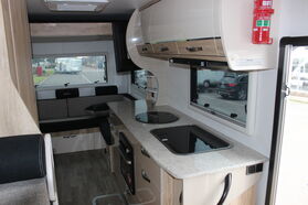 OVATION M5 C Class 